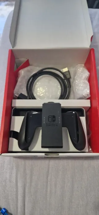 Nintendo Switch + Luigi's Mansion 2 digital código