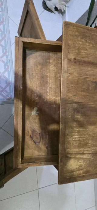 Cómoda de madera rústica