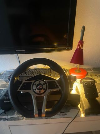 Volante Thrustmaster
