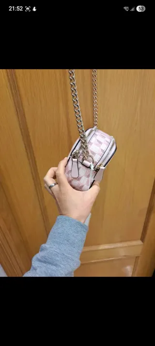 Bolso Guess rosa y blanco