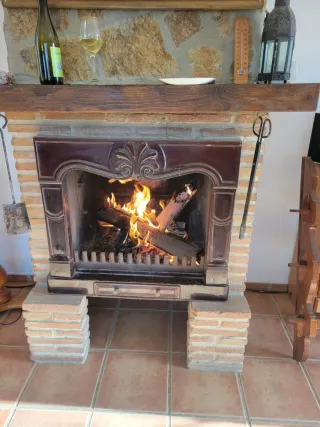 Se alquila casa, pequeña. En el campo. A 10 km