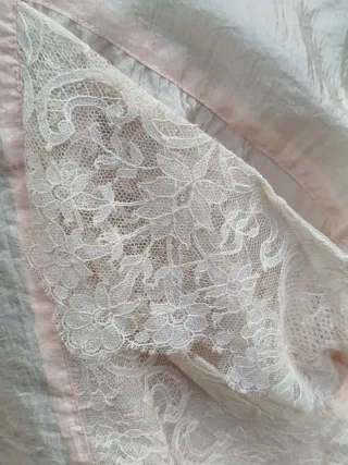 Blusa rosa con encaje