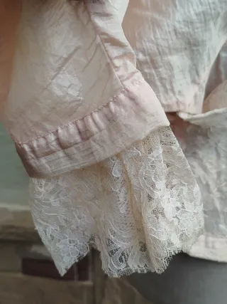 Blusa rosa con encaje