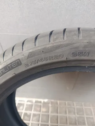 Neumático Bridgestone 215/45R20