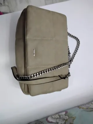 Bolso Perfois Beige Acolchado Cadena