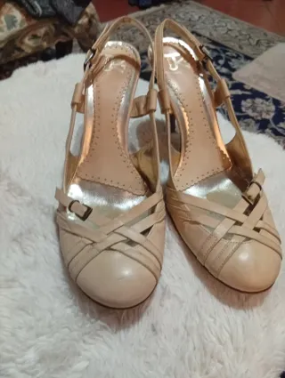 Scarpe décolleté beige con cinturino