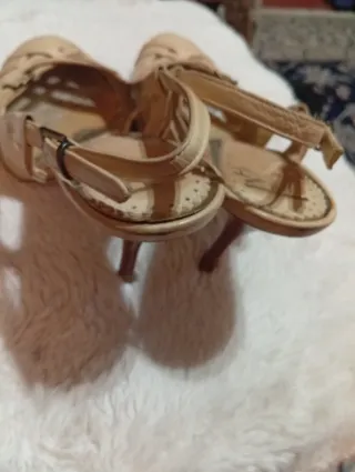 Scarpe décolleté beige con cinturino