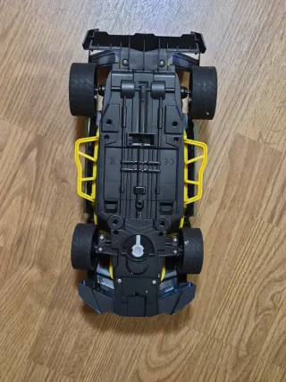 Coche teledirigido verde y amarillo