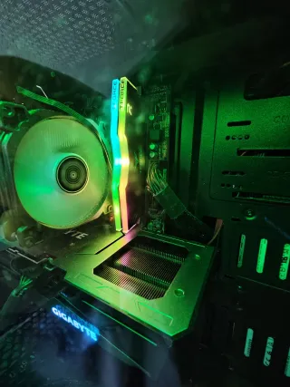PC Gaming Negro y Verde