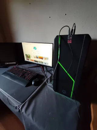 PC Gaming Negro y Verde