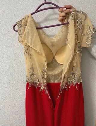 Vestido de fiesta dorado y rojo
