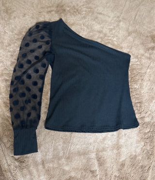 Top negro manga abullonada lunares