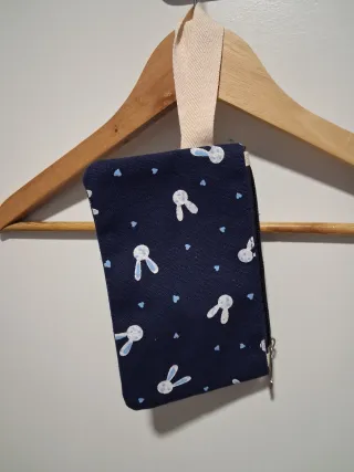 Bolso de tela con estampado de conejos