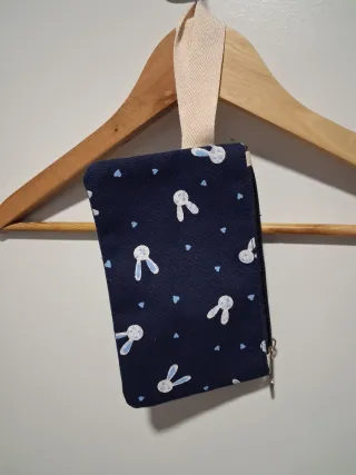 Bolso de tela con estampado de conejos