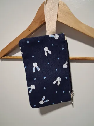 Bolso de tela con estampado de conejos
