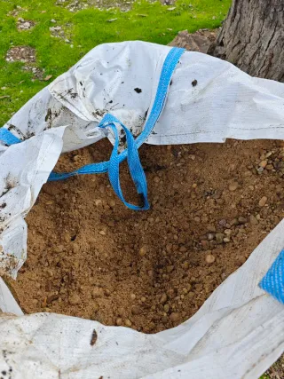 Saco de tierra y grava