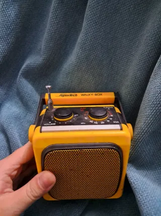 Radio Vintage SuperTech Walk-Box Amarillo
