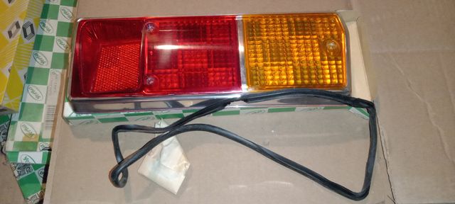 Renault R-12 Súper. Tulipa trasera derecha