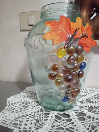 Vaso vetro con grappolo uva decorativo