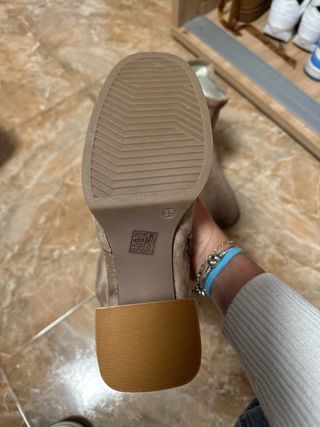 Botines tacón beige/marrón talla 36