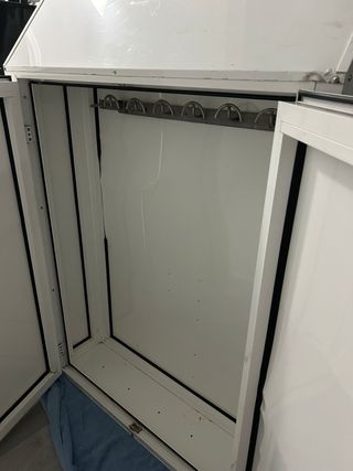 Armario de aluminio blanco