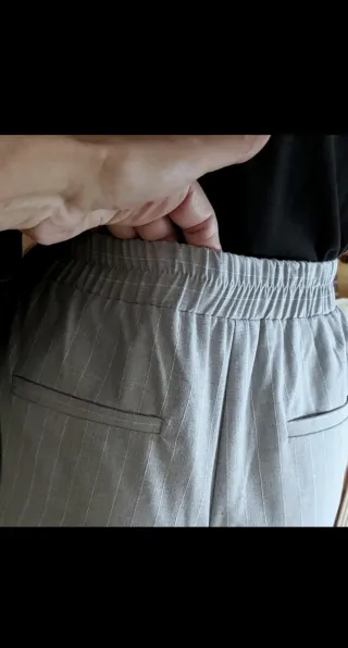 Pantalón de vestir Bershka gris con rayas