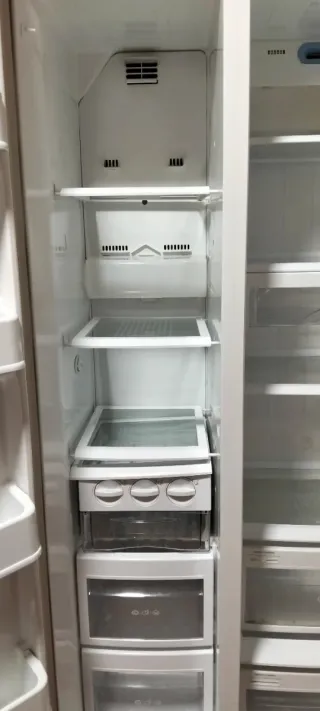 Frigorífico LG averiado con todos los accesorios