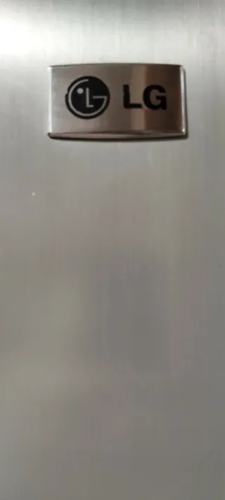 Frigorífico LG averiado con todos los accesorios