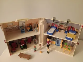 Casa Playmobil semi equipada