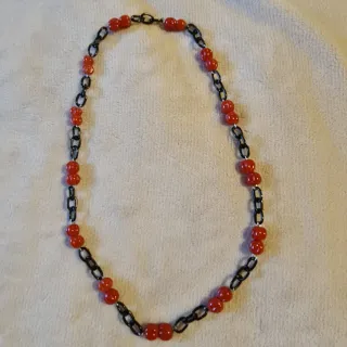 Collar cadena eslabones con cuentas rojas