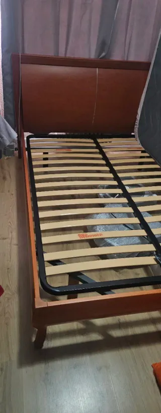 Sofá cama, cristalera y recibidor