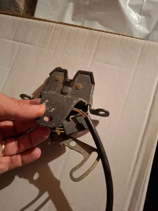 Trinco Mala Ford Escort VI