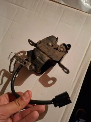 Trinco Mala Ford Escort VI