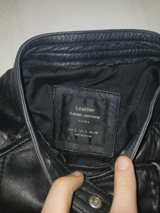 Cazadora de cuero mujer Zara. Talla L.