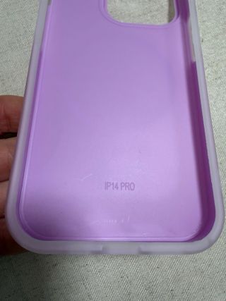 Funda iPhone 14 Pro morado MagSafe