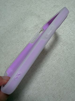 Funda iPhone 14 Pro morado MagSafe