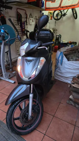 Honda SH300i 2007 – 50.000 km – Baúl – Buen estado