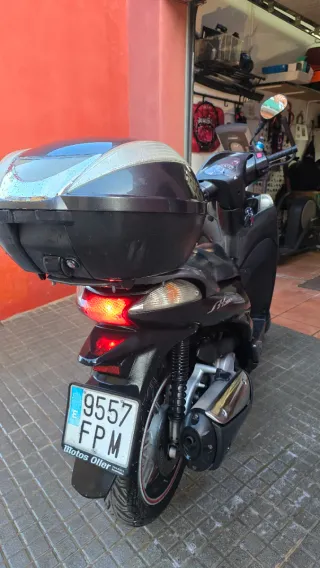 Honda SH300i 2007 – 50.000 km – Baúl – Buen estado