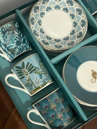 Juego de Tazas y Platos de porcelana. NUEVO