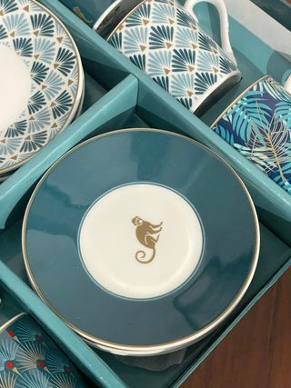 Juego de Tazas y Platos de porcelana. NUEVO