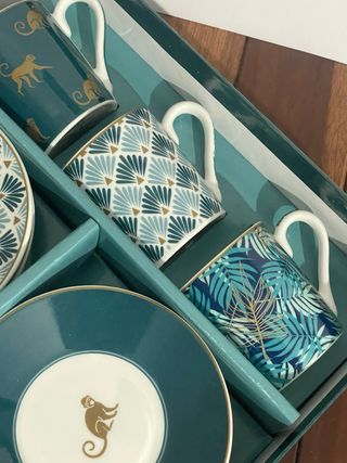 Juego de Tazas y Platos de porcelana. NUEVO