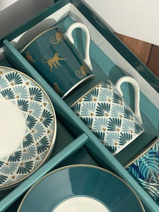 Juego de Tazas y Platos de porcelana. NUEVO