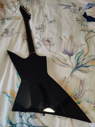 Guitarra LTD EX-200 con Seymour Duncan Blackout