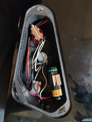 Guitarra LTD EX-200 con Seymour Duncan Blackout