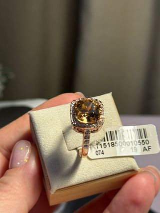 Elegante anillo piedra miel y circonitas