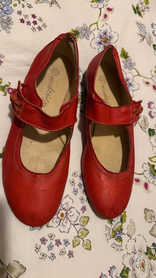 Manoletinas piel rojas Talla 39 Tipo merceditas