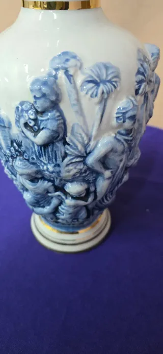Jarrón porcelana Capodimonte azul y blanco