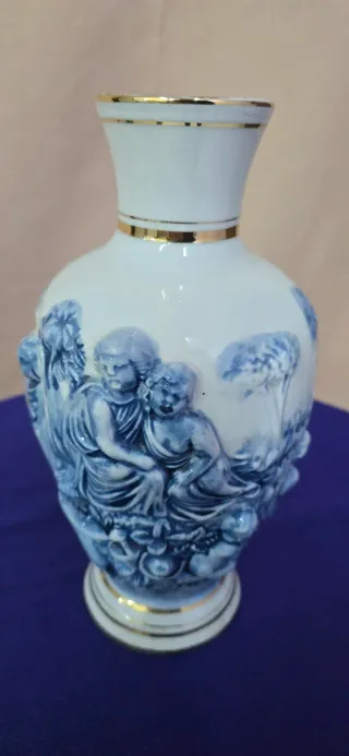 Jarrón porcelana Capodimonte azul y blanco