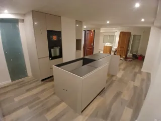 BUSCAMOS MONTADORES ESPECIALIZADOS EN COCINAS