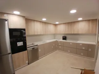 BUSCAMOS MONTADORES ESPECIALIZADOS EN COCINAS